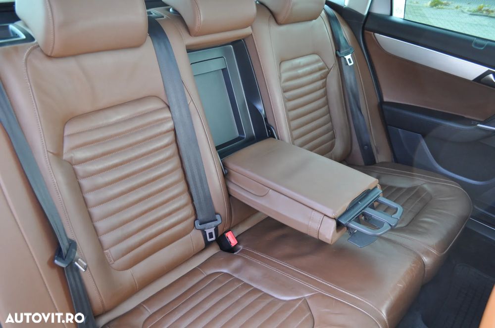 Volkswagen Passat Variant 2.0 TDI Blue TDI DSG Highline - 22