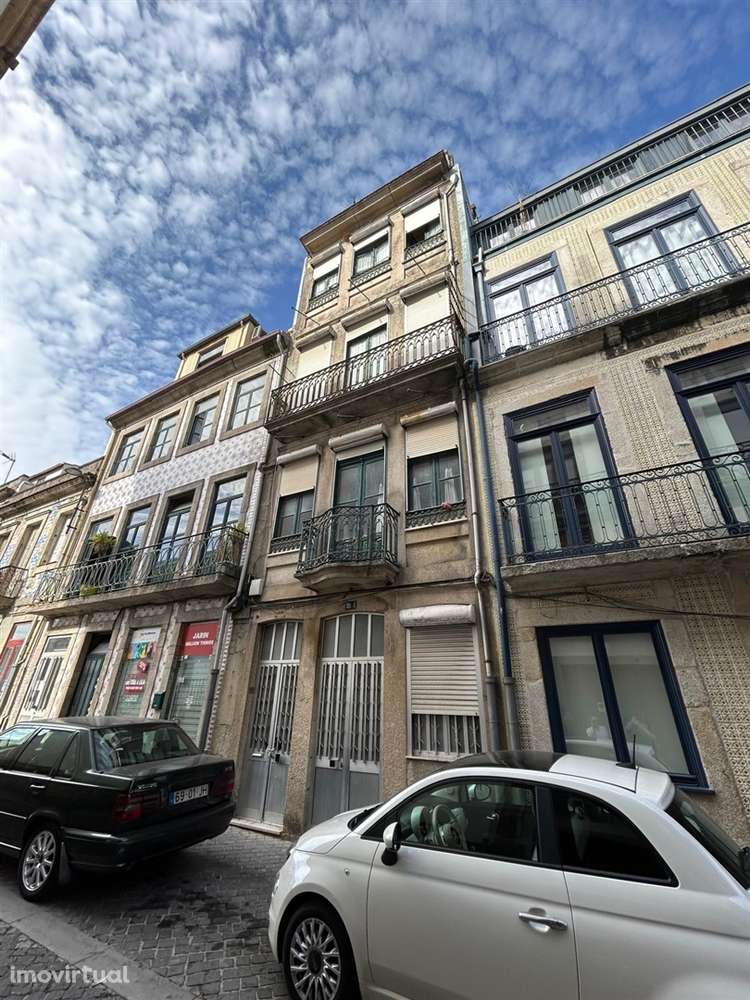 Prédio para Reabilitar na Baixa do Porto junto à Universidade Lusófona - Grande imagem: 5/24