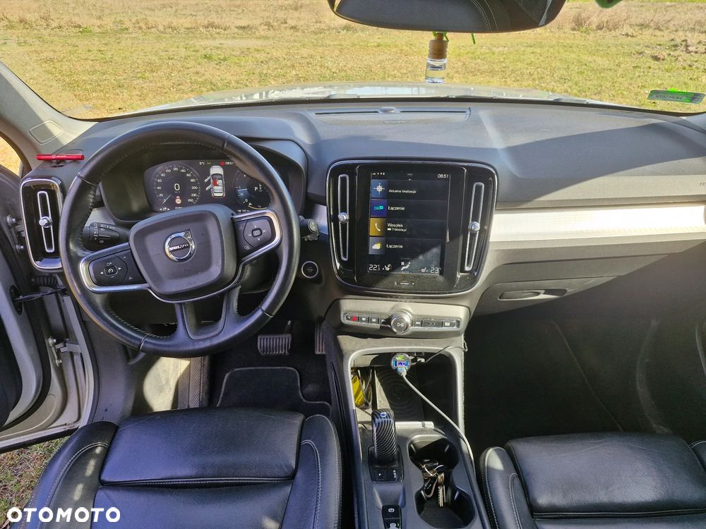 Volvo XC 40 D4 AWD Geartronic Momentum Pro - 11