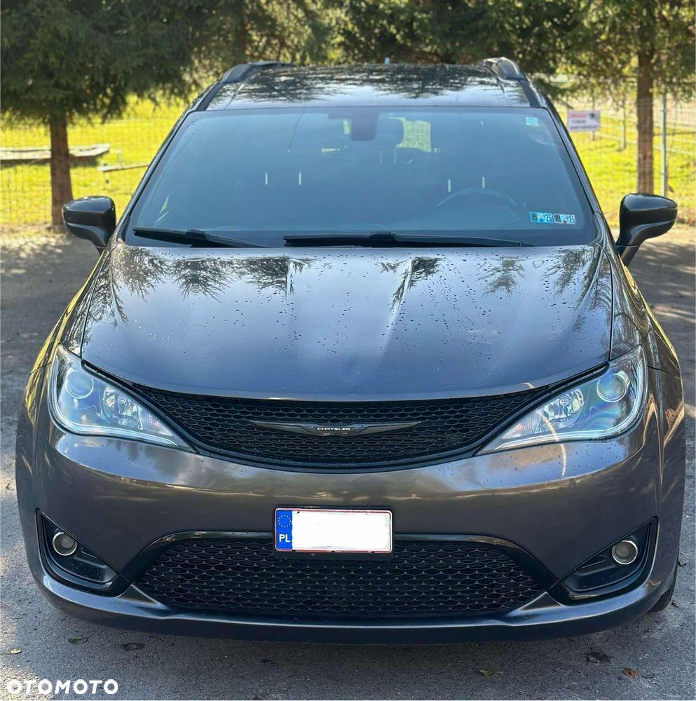 Chrysler Pacifica - 2