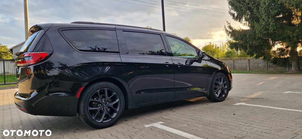 Chrysler Pacifica - 5
