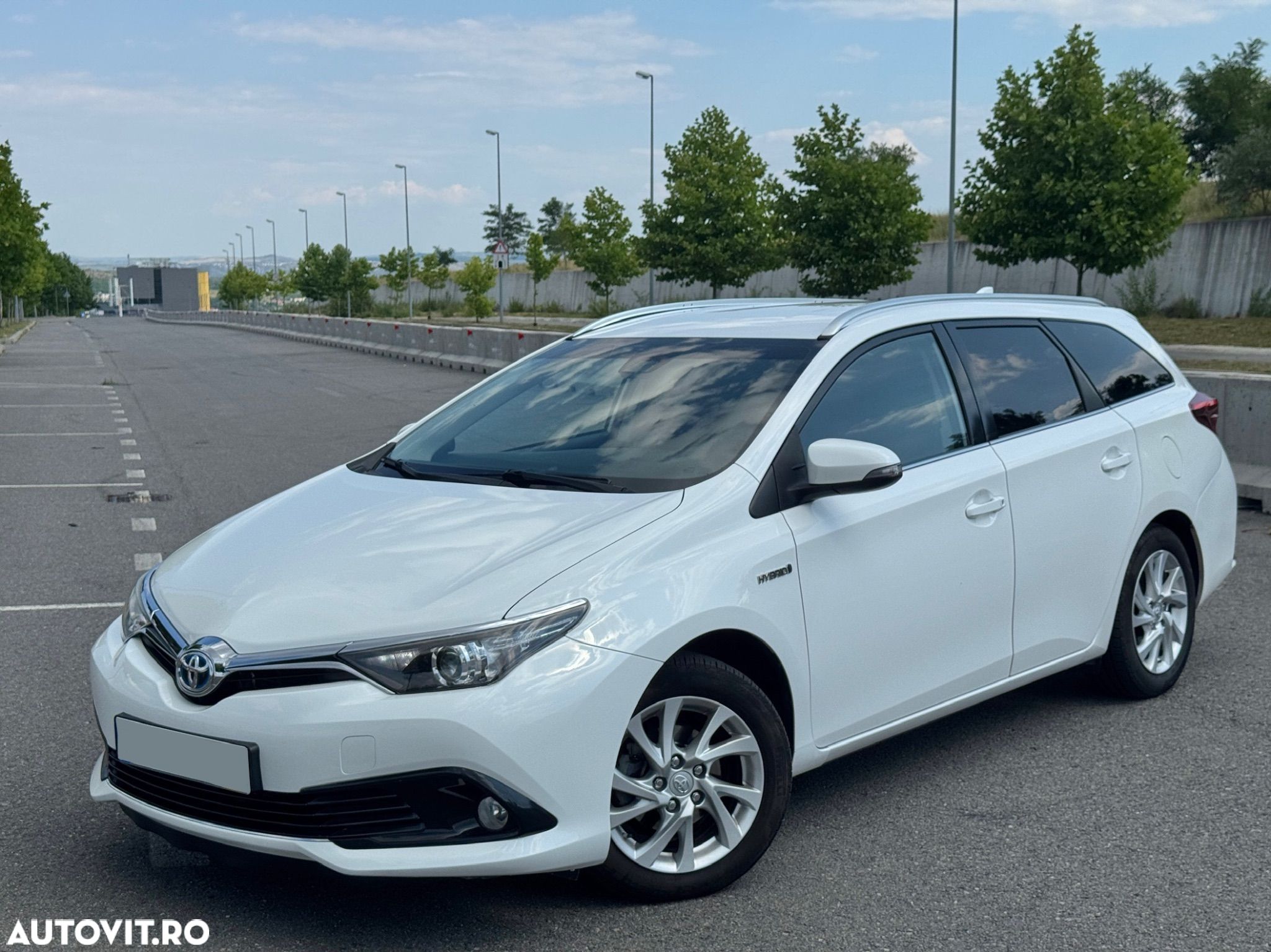 Toyota Auris 1.8 VVT-i Hybrid Automatik Touring Sports Edition - 1