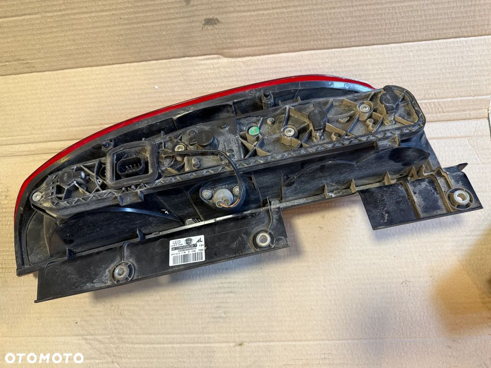 Lampa Fiat Doblo II prawa lewa tył tylna OE - 2