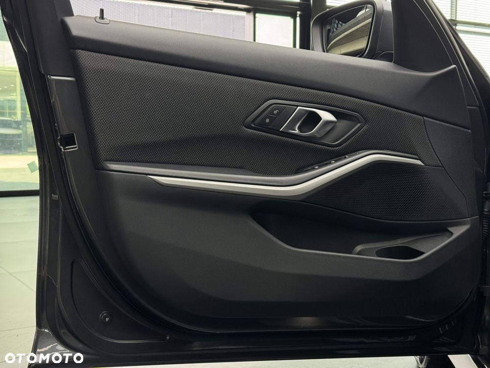BMW Seria 3 318i - 14