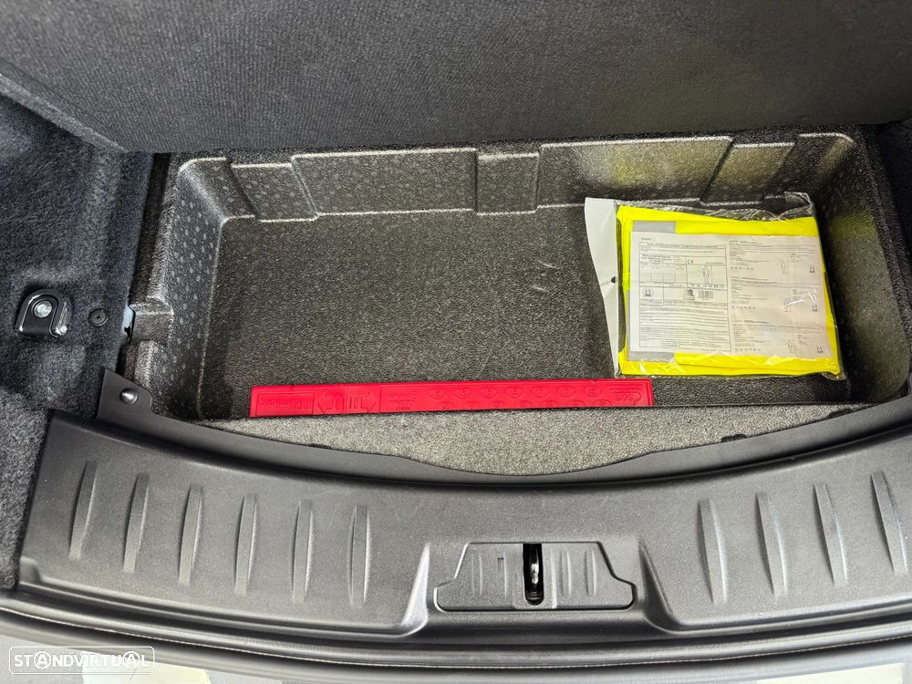 Jaguar E-Pace 1.5 P300e R-Dynamic HSE AWD Aut. — fotografia 45