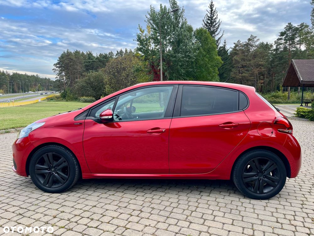Peugeot 208 1.2 PureTech GPF Signature S&S - 6