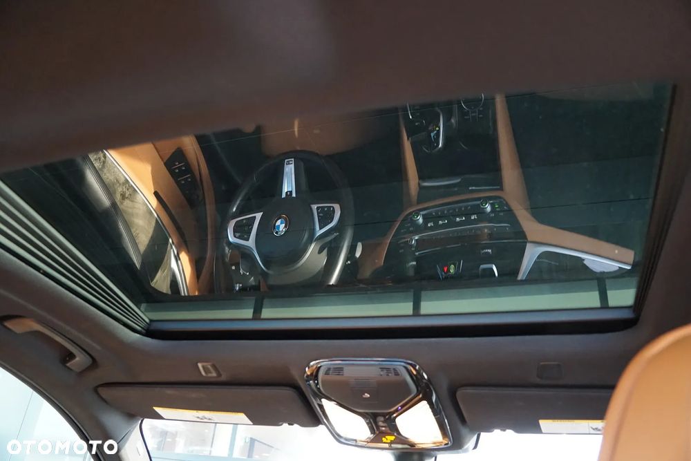 BMW Seria 5 M550i xDrive sport - 26