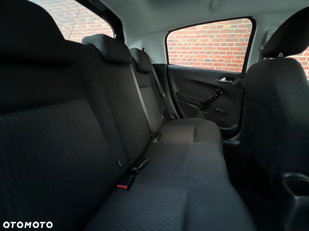 Peugeot 208 - 19