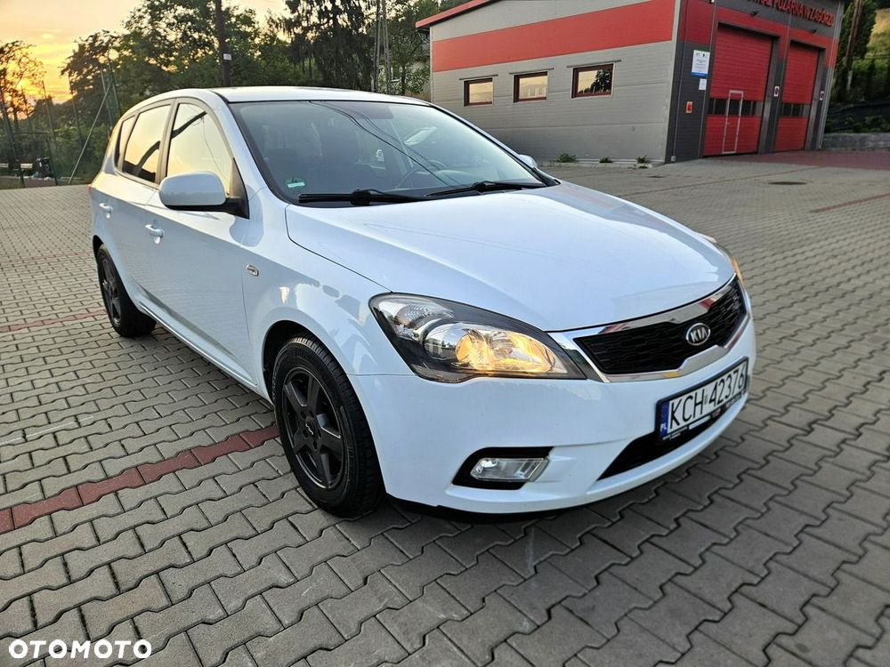Kia Ceed 1.6 CRDi 90 ISG Spirit - 12