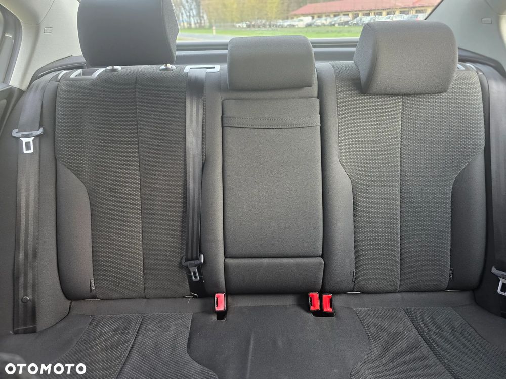 Volkswagen Passat 1.9 TDI Comfortline - 21