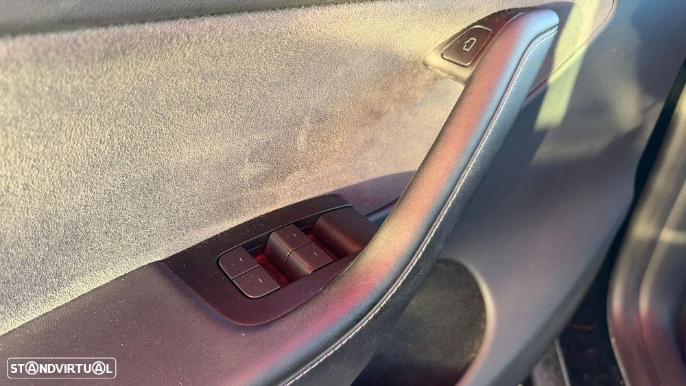 Tesla Model Y Performance Tração Integral - 42