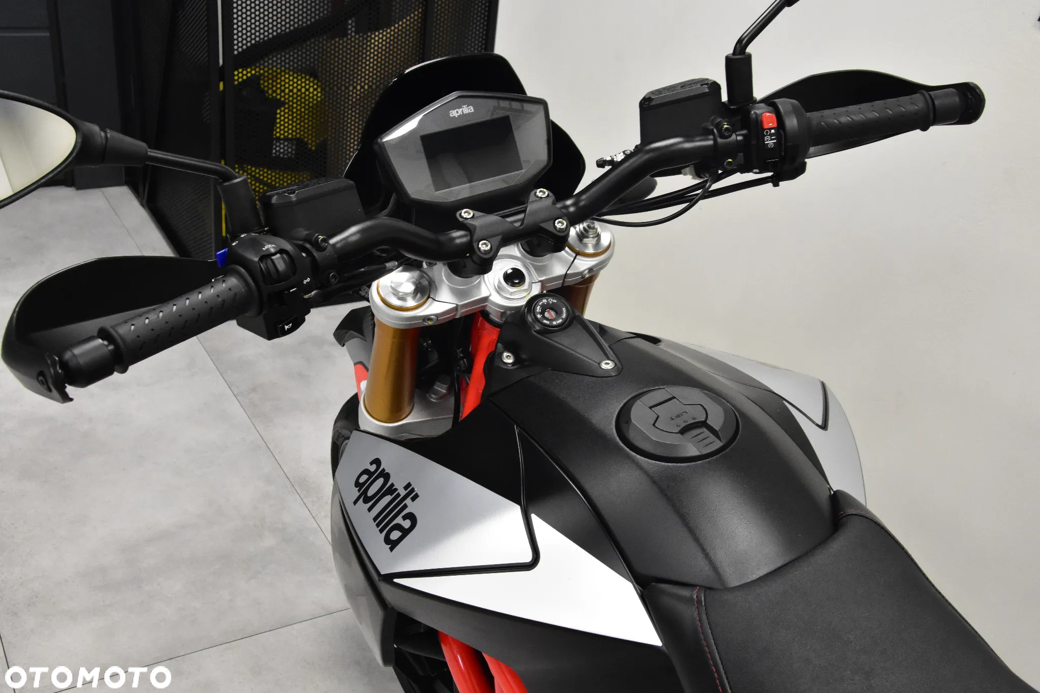 Aprilia Dorsoduro - 16