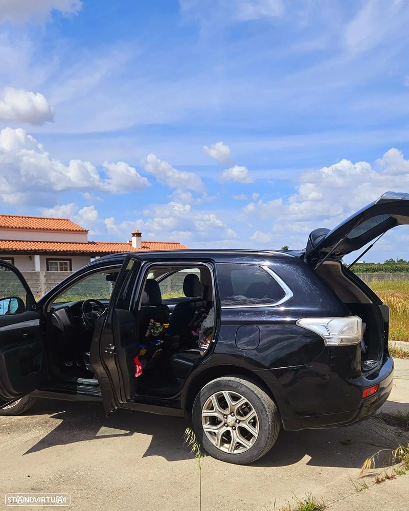 Mitsubishi Outlander 2.0 Instyle Navi - 3