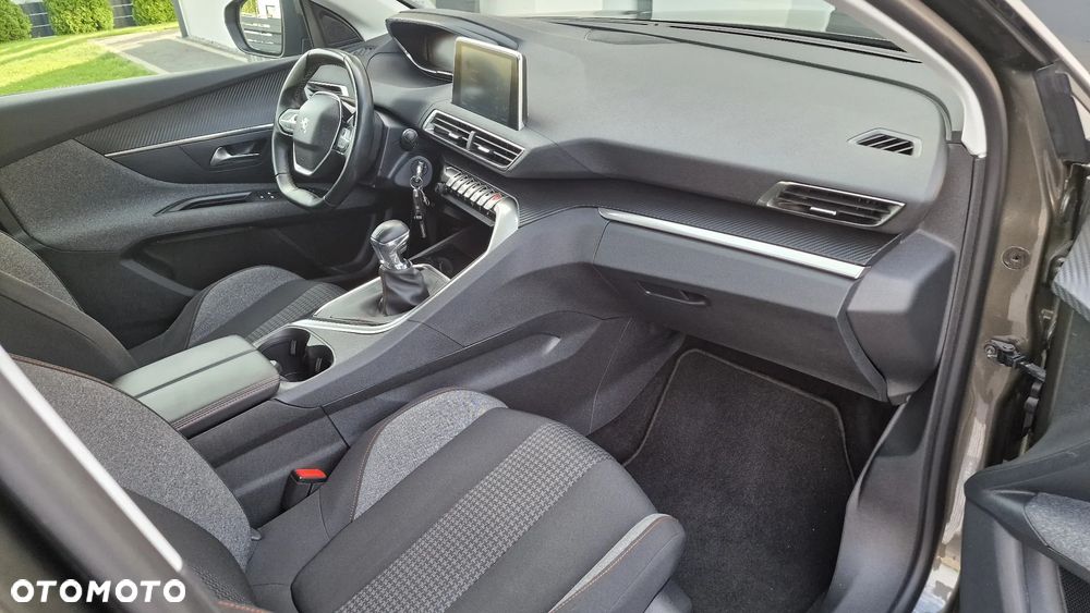 Peugeot 3008 PureTech 130 Stop & Start GPF Allure - 22