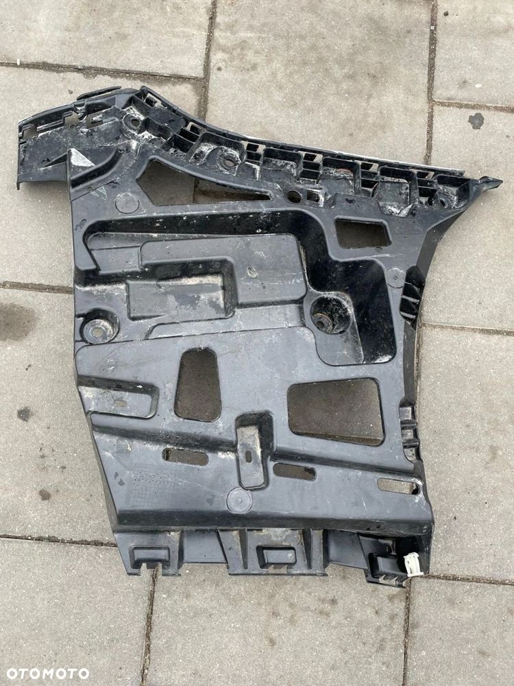 ŚLIZG MOCOWANIE ZDERZAKA TYŁ PRAWA STRONA BMW i4 G26 - 2