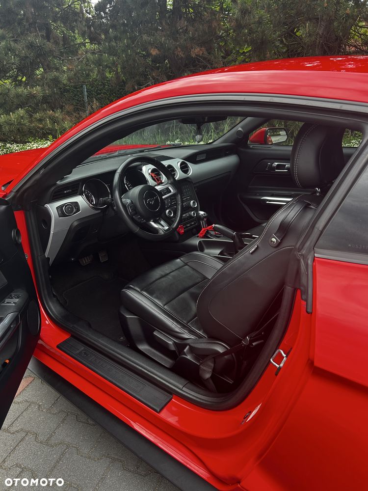 Ford Mustang - 4