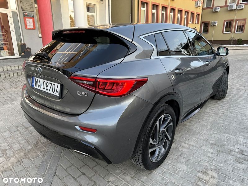 Infiniti Q30 1.6t Premium Tech 7DCT - 4