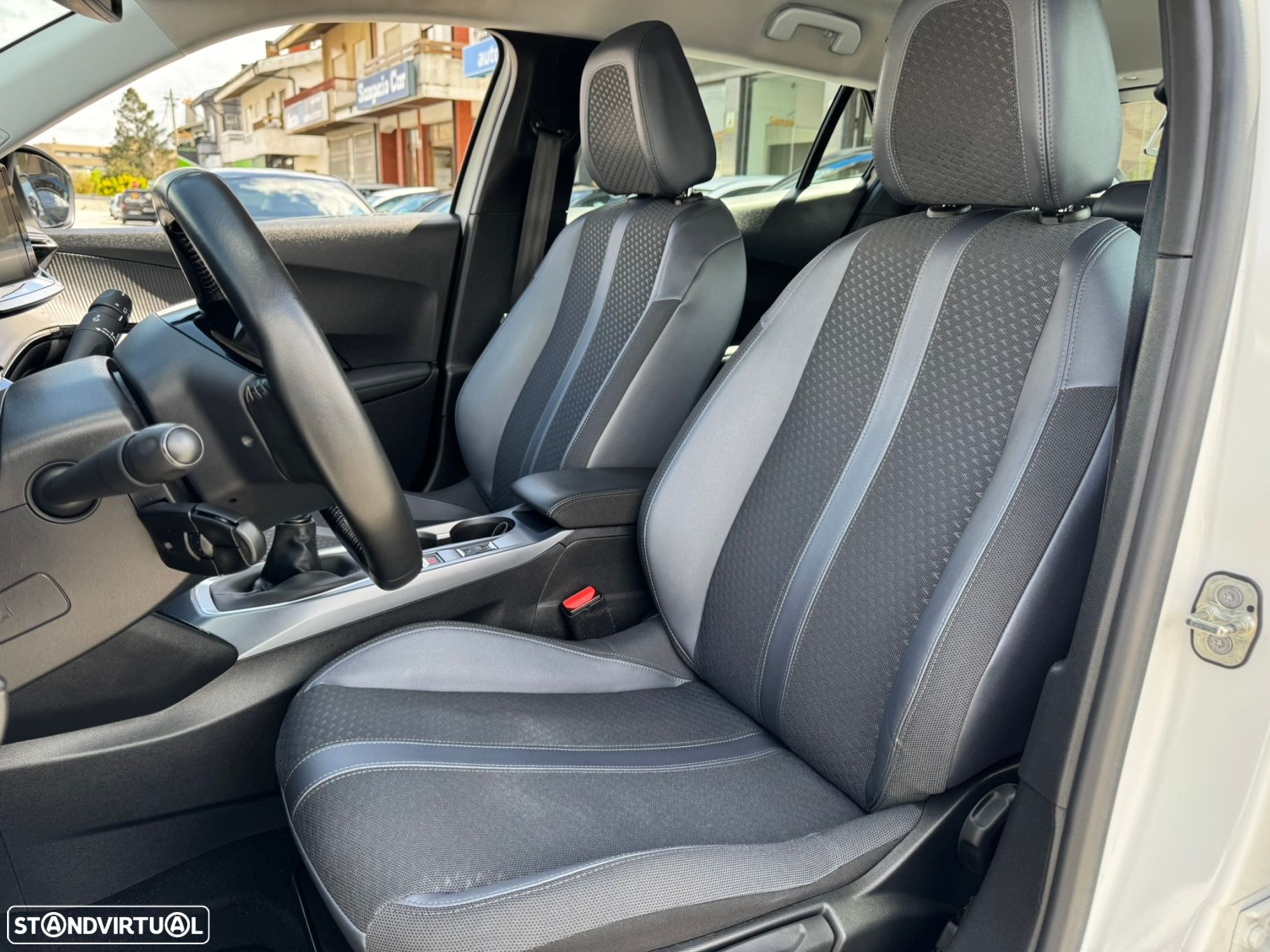 Peugeot 2008 1.5 BlueHDi Allure - 9