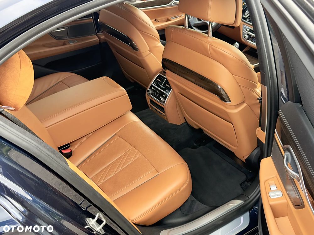 BMW Seria 7 740d xDrive - 11