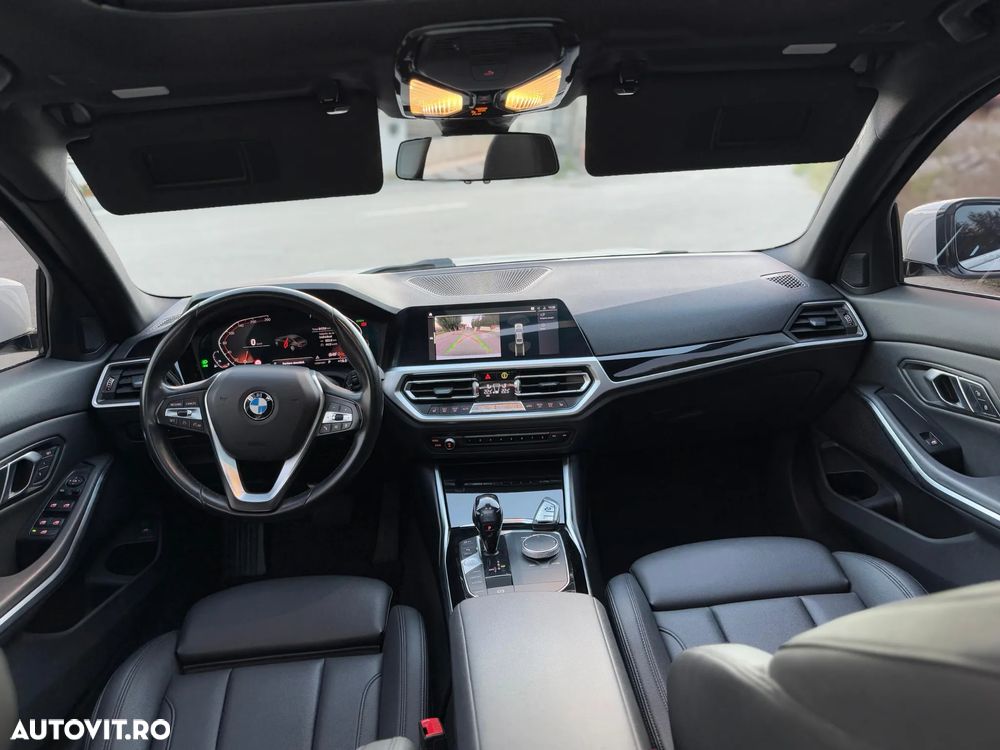 BMW Seria 3 330i xDrive AT - 12