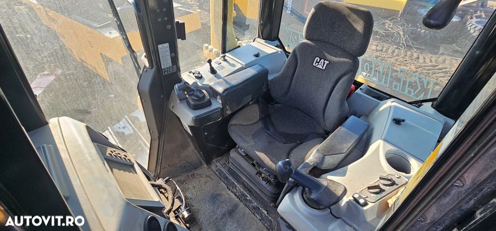 Liebherr R 916 Excavator pe senile - 6