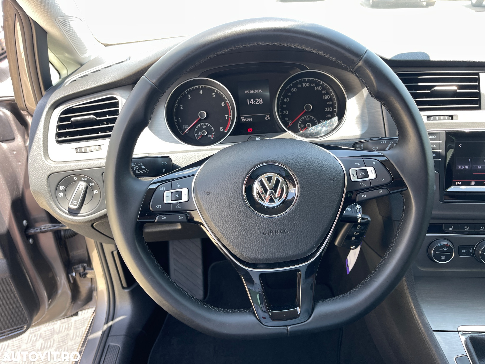 Volkswagen Golf 1.2 TSI BlueMotion Technology Comfortline - 37