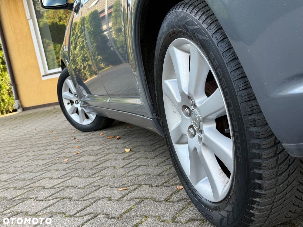 Toyota Avensis 2.0 VVT-i Prestige - 11