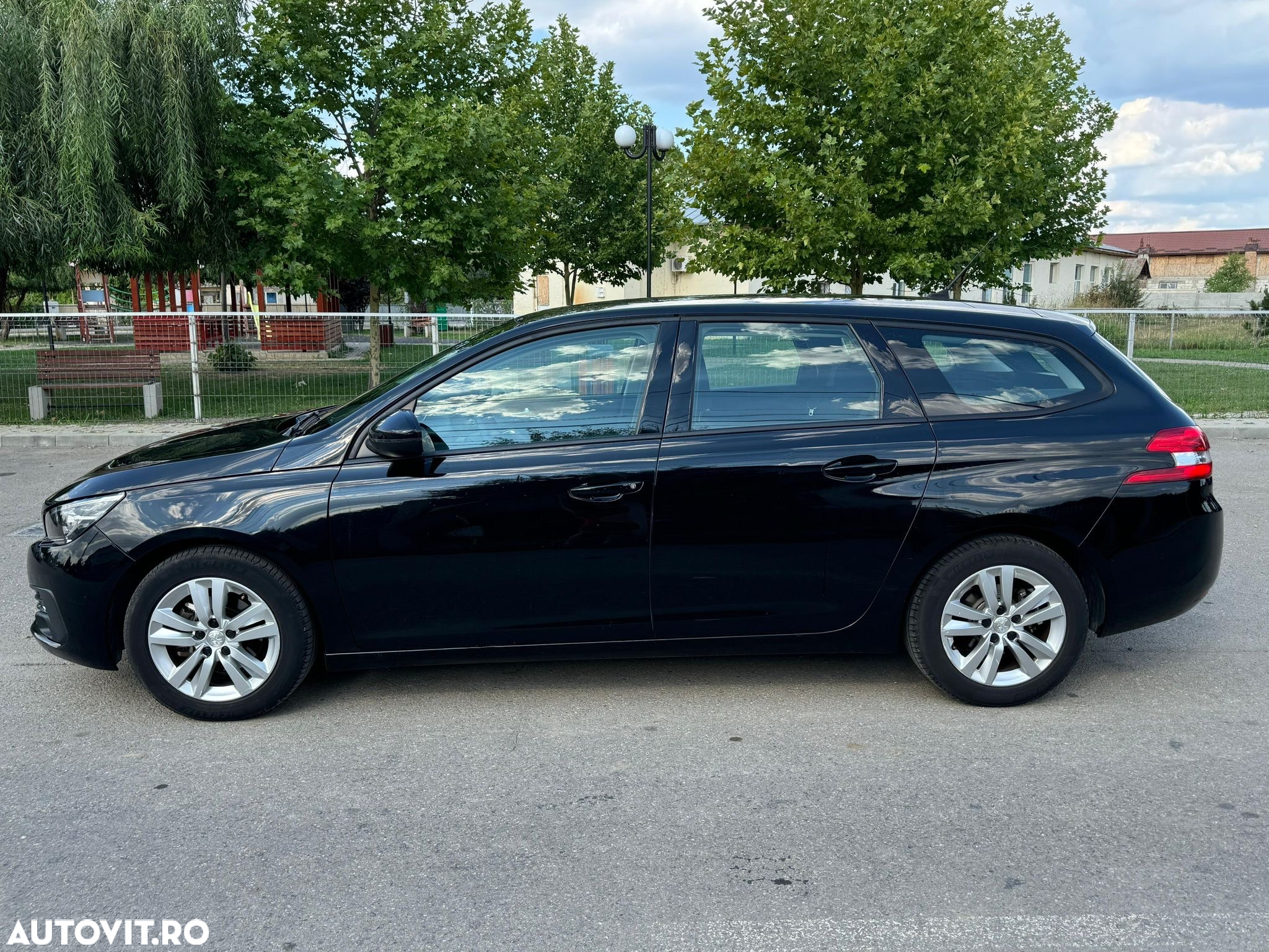 Peugeot 308 SW e-HDi 115 Stop & Start Niveau 2 Business-Line - 11