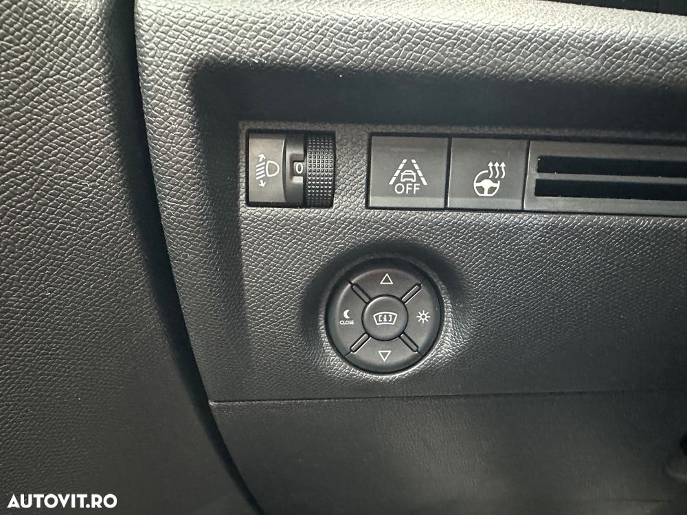 Citroën C4 BlueHDi 130 Stop&Start EAT8 SHINE - 17