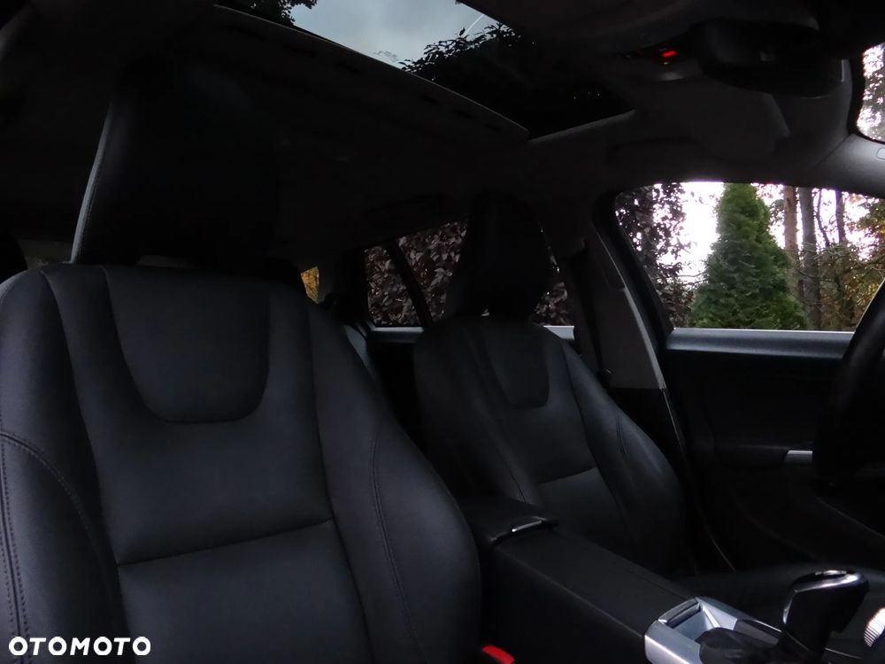 Volvo V60 D4 Geartronic Summum - 36
