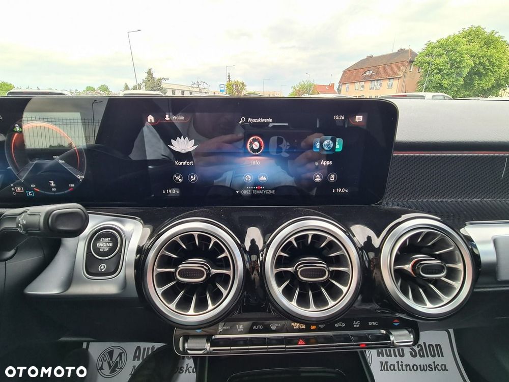 Mercedes-Benz GLB 200 d AMG Line 8G-DCT - 17