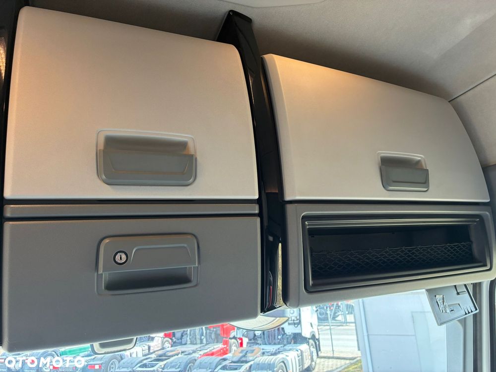 Renault T480 EVO High Sleeper Cab - 13