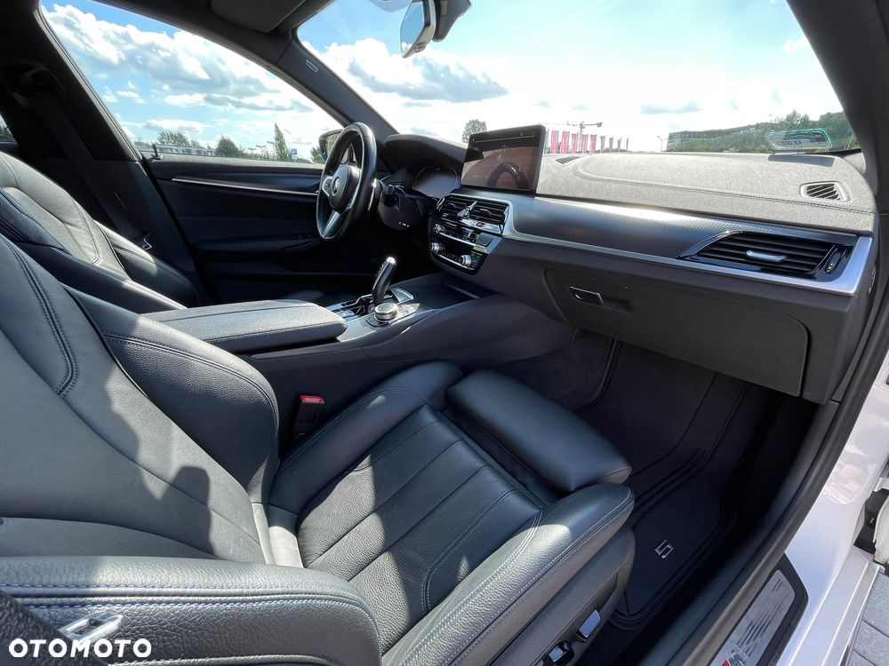 BMW Seria 5 540i xDrive mHEV M Sport sport - 36