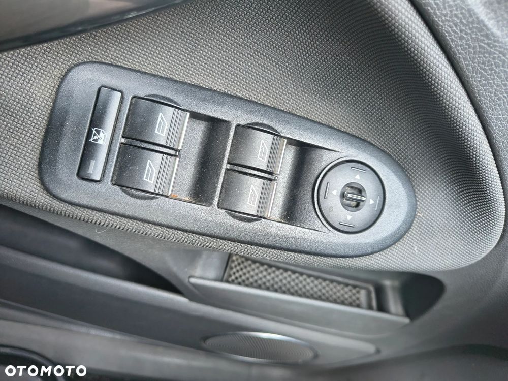 Ford Kuga 2.0 TDCi 2x4 Titanium - 14
