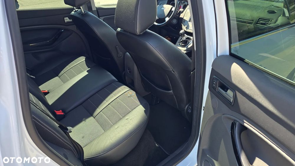 Ford Kuga 2.0 TDCi 4x4 Titanium - 15