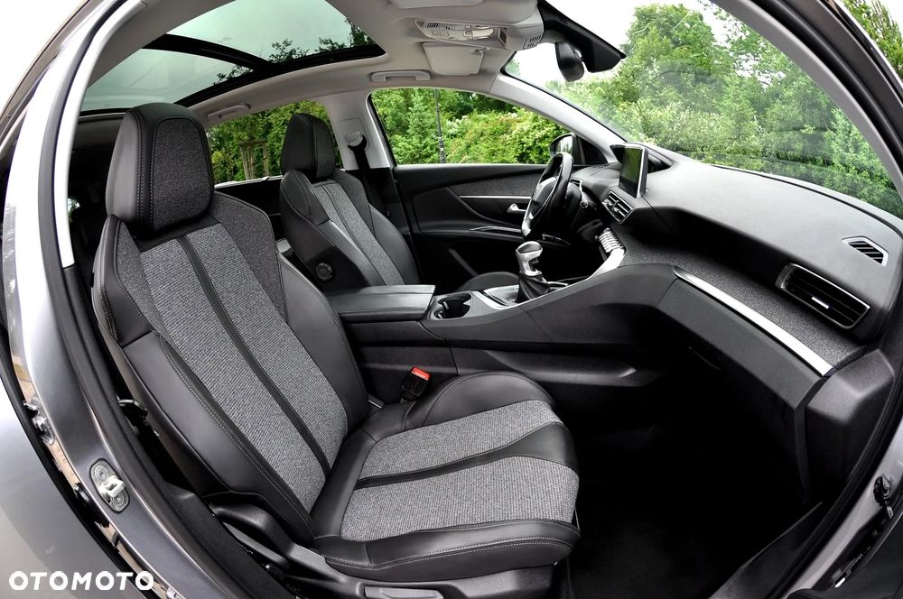 Peugeot 5008 1.2 PureTech Allure S&S - 21