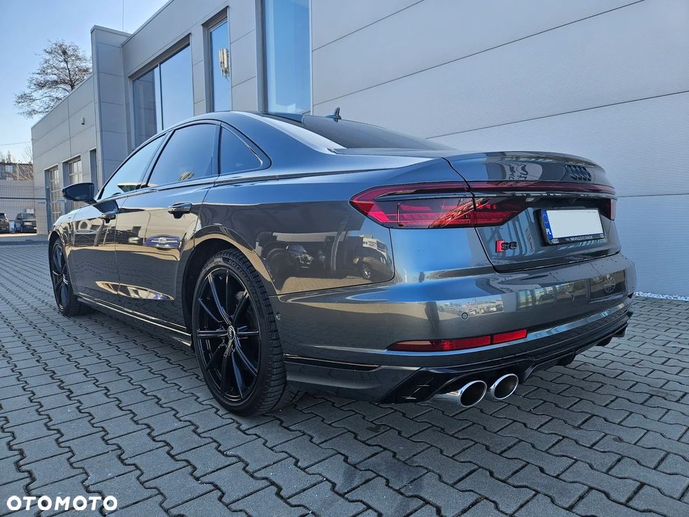 Audi S8 - 1