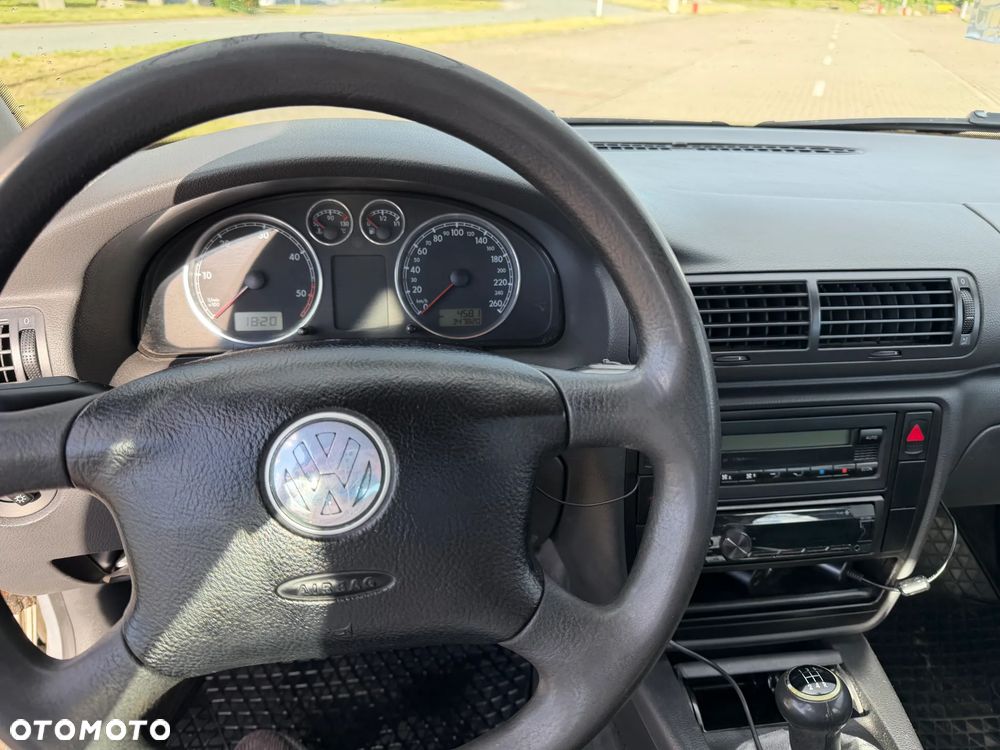Volkswagen Passat 1.9 TDI Comfortline - 12