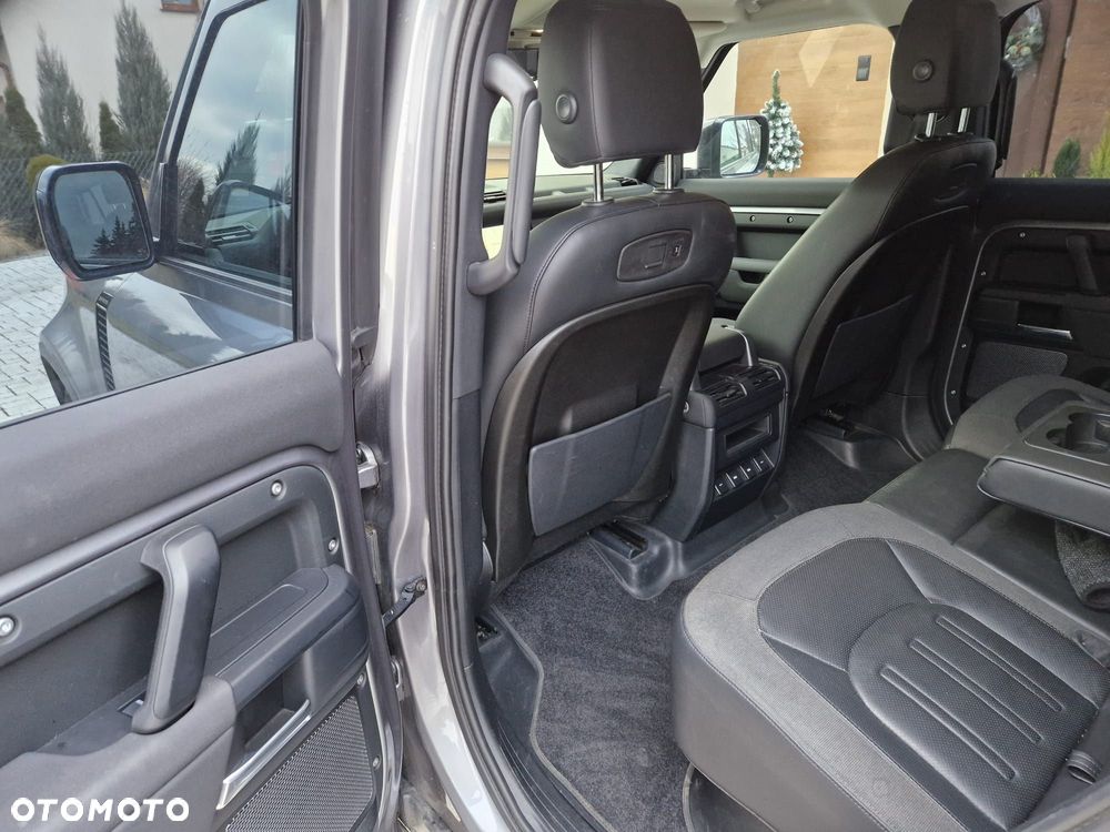 Land Rover Defender 2.0 D240 S - 11