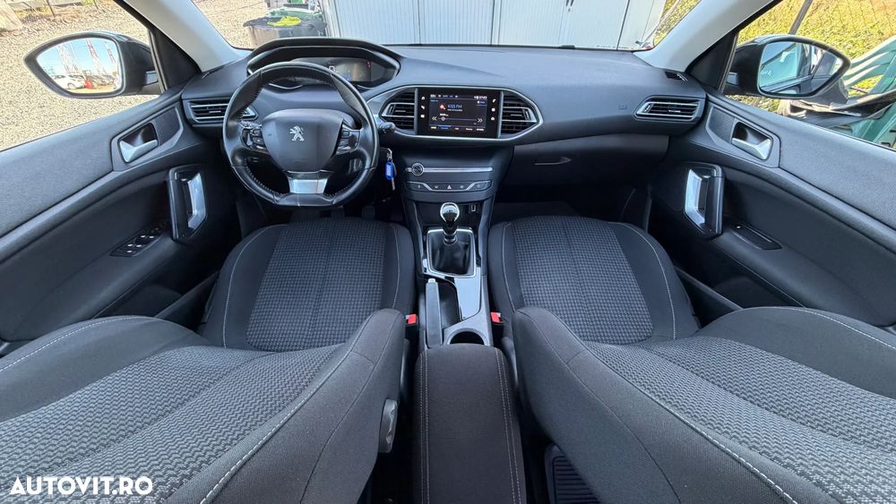 Peugeot 308 - 8