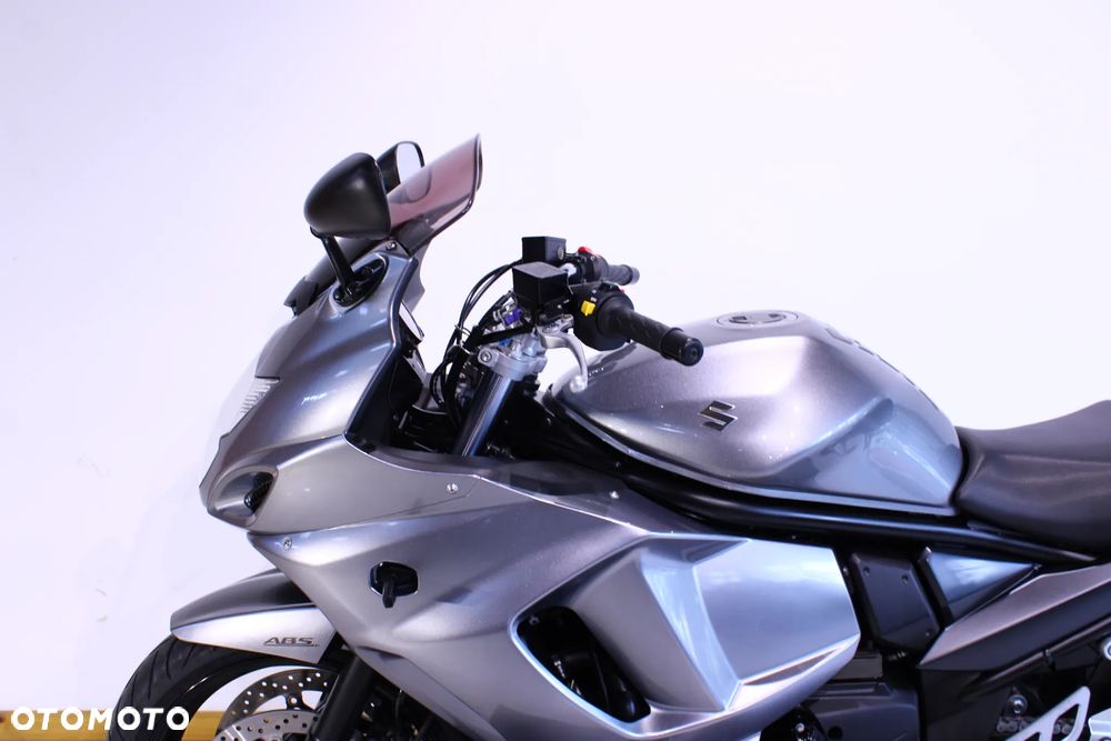 Suzuki GSX - 11