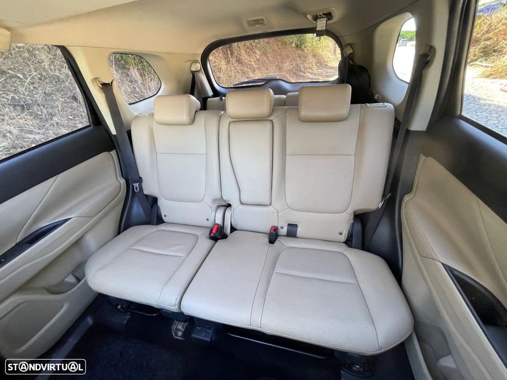 Mitsubishi Outlander 2.2 DI-D Instyle Navi - 41