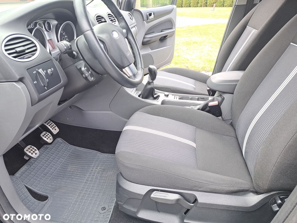 Ford Focus 1.6 16V Ambiente - 19