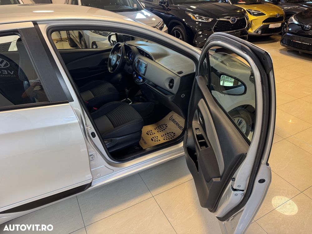 Toyota Yaris 1.5 VVT-i HSD Dynamic - 10