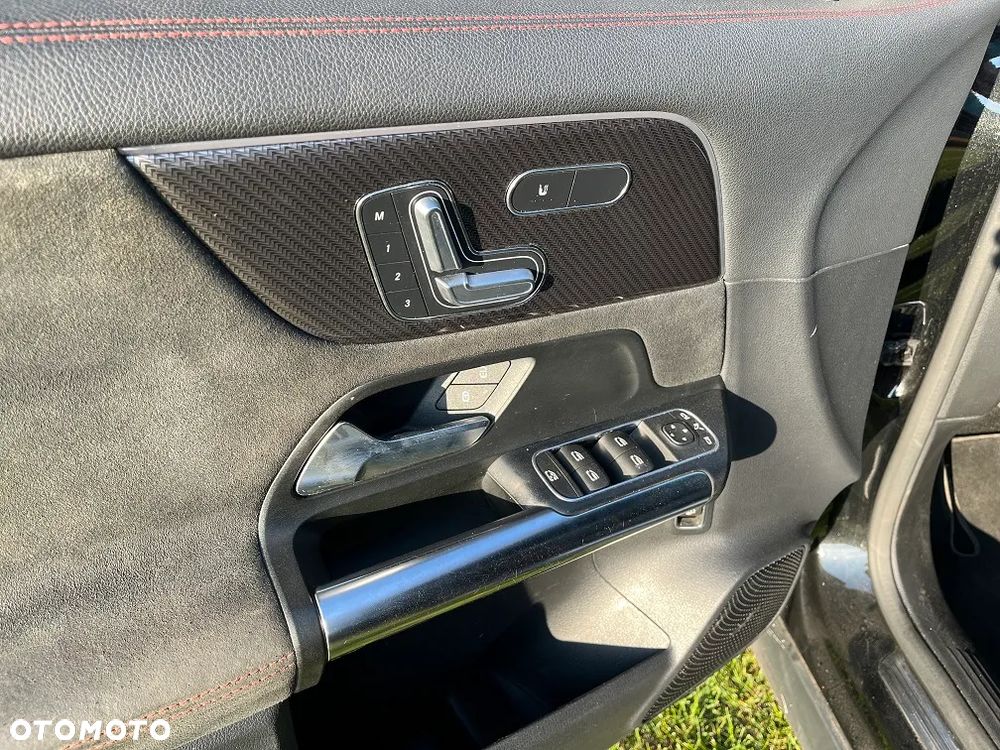 Mercedes-Benz GLA - 15