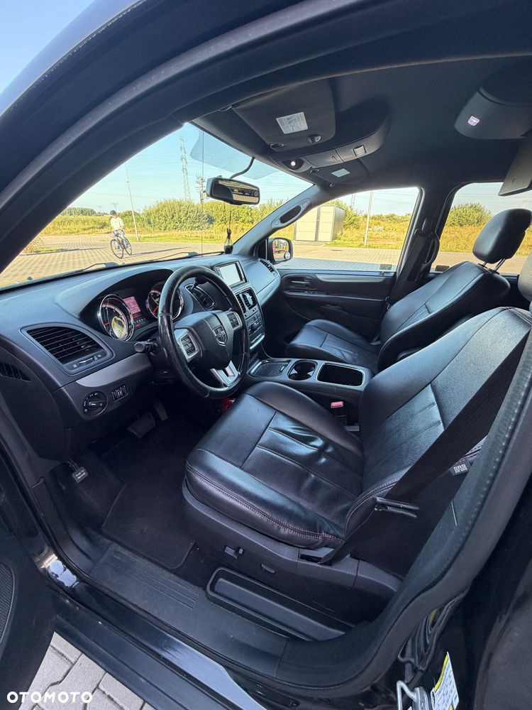 Dodge Grand Caravan - 21