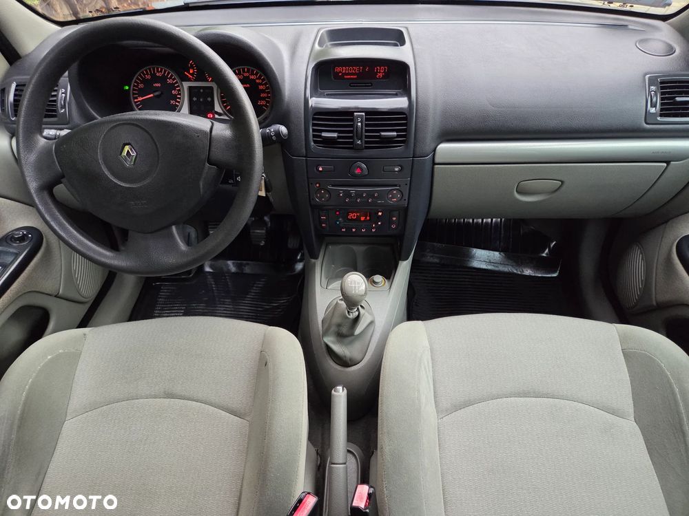 Renault Clio 1.4 16V Privilege - 9