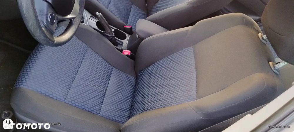 Toyota Auris 1.4 D-4D Dynamic - 16
