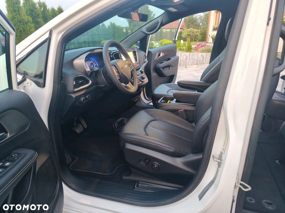Chrysler Pacifica - 23