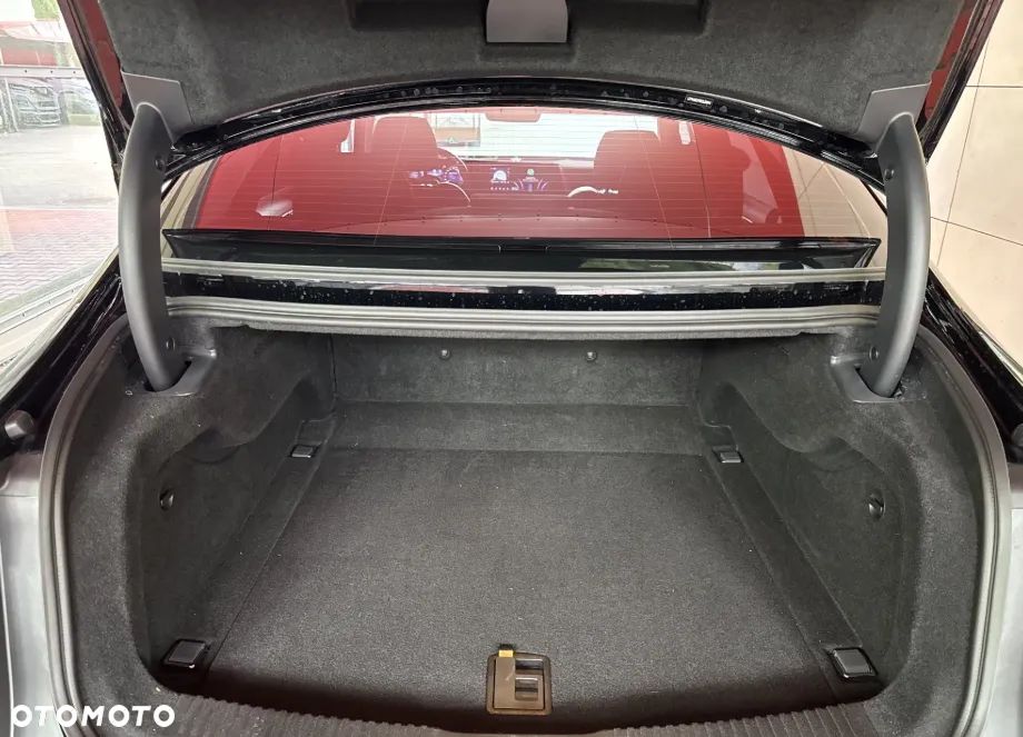 Hongqi H9 - 17